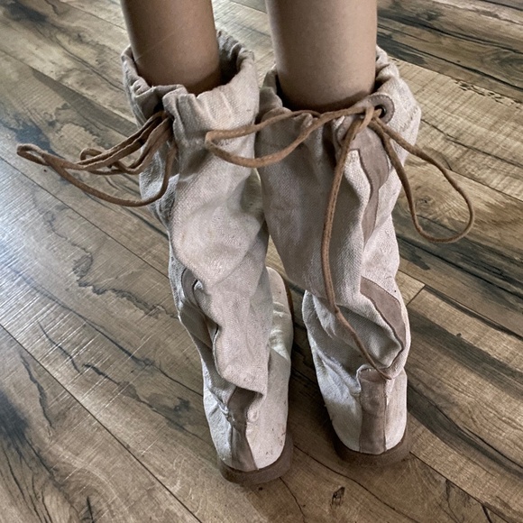 BOOGIE Ivory Linen Tall Scrunch Boot with Suede Accents Size 8 - Picture 3 of 14